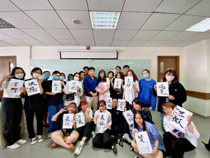 Tìm môi trường học tập và cộng đồng đồng hành